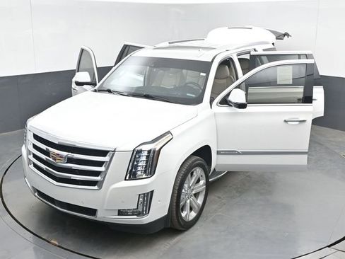 Used 2020 Cadillac Escalade Premium Luxury AWD/4WD image 55