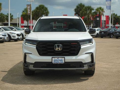 Used 2025 Honda Pilot TrailSport image 6