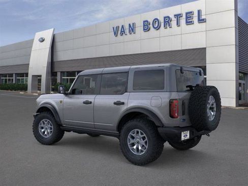 New 2025 Ford Bronco Badlands image 4