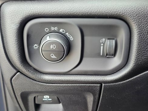 New 2026 RAM 1500 Express AWD/4WD image 19