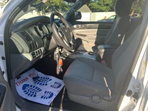 Used 2013 Toyota Tacoma Base image 13