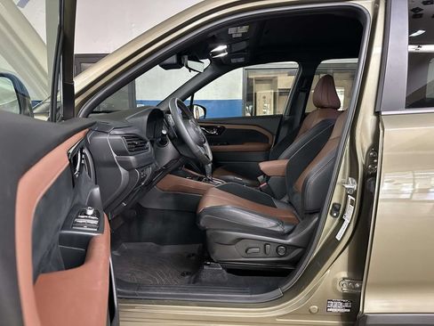 Used 2025 Subaru Forester Touring w/ Popular Package - Touring AWD/4WD image 8