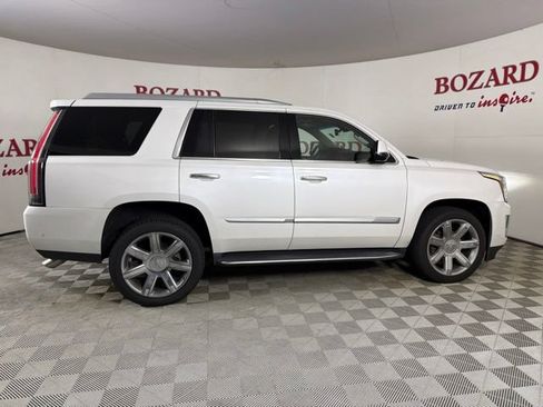 Used 2019 Cadillac Escalade Luxury RWD image 9