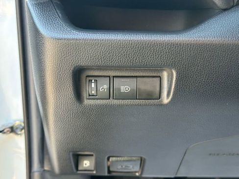 Used 2021 Toyota RAV4 LE AWD/4WD image 20