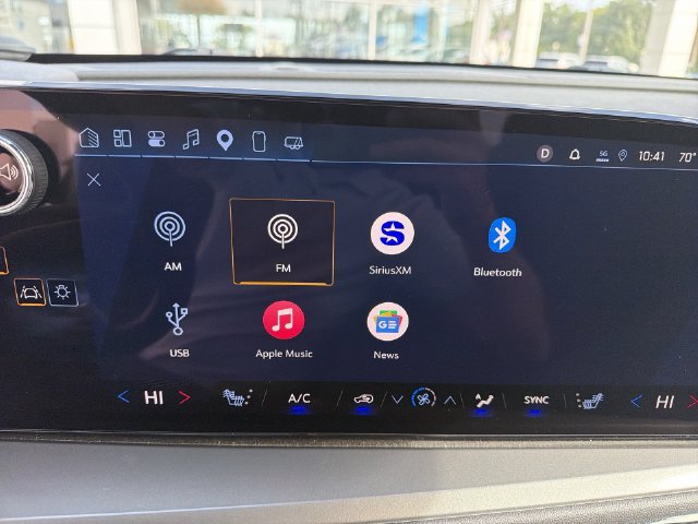 Used 2025 Chevrolet Traverse LT w/ Driver Confidence Package FWD image 25
