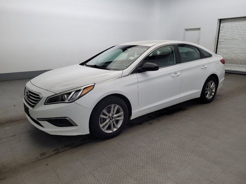 Used 2016 Hyundai Sonata SE image 2
