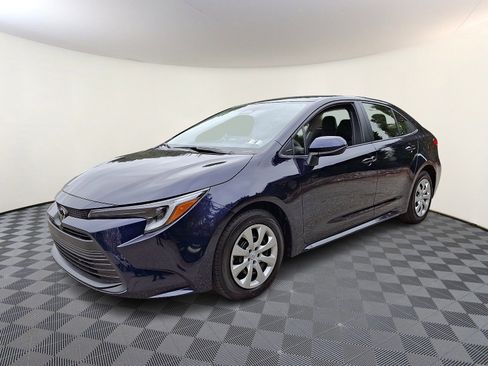 Used 2026 Toyota Corolla LE image 3