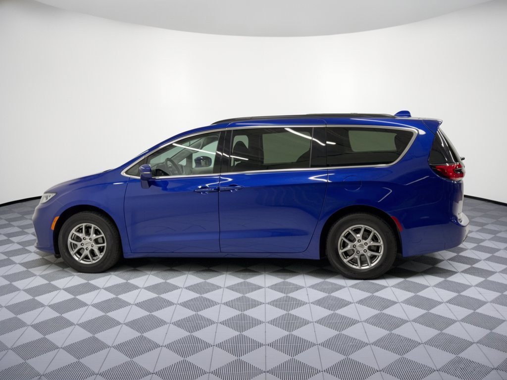 Used 2021 Chrysler Pacifica Touring FWD image 2
