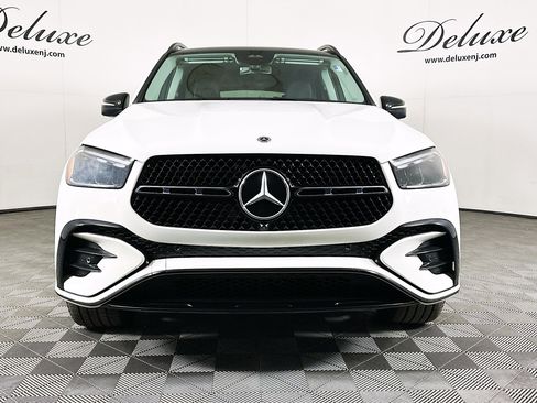 Used 2024 Mercedes-Benz GLE 350 4MATIC w/ AMG Line Exterior image 2