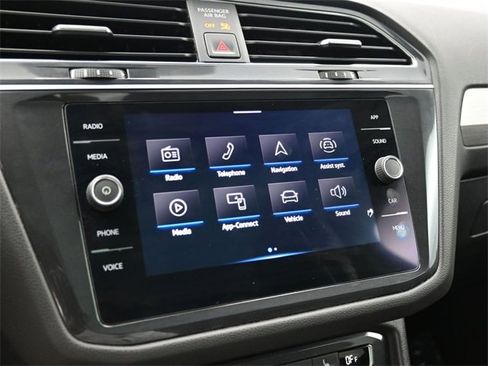 Used 2021 Volkswagen Tiguan SE image 13