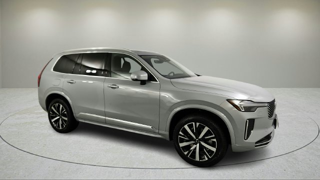 Used 2026 Volvo XC90 B5 Core AWD/4WD image 2