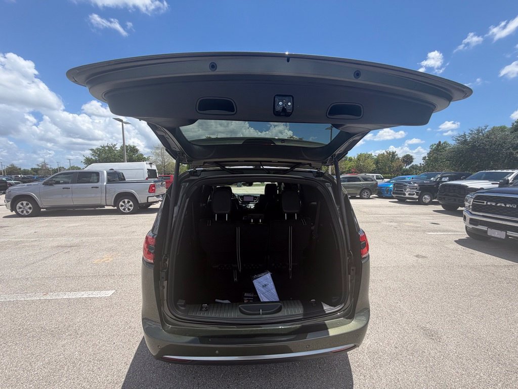 New 2027 Chrysler Pacifica Select w/ Family Tech Group FWD image 35