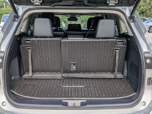 Used 2023 Toyota Highlander XLE AWD/4WD image 33