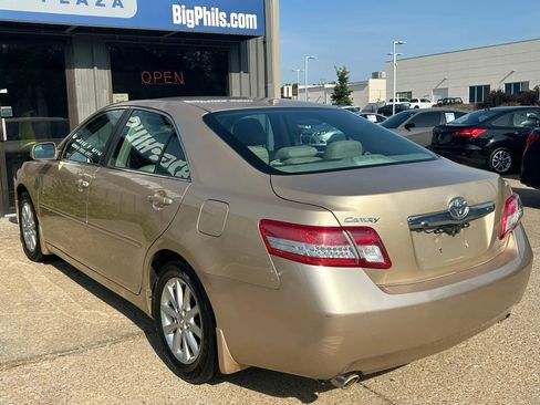 Used 2011 Toyota Camry XLE image 8