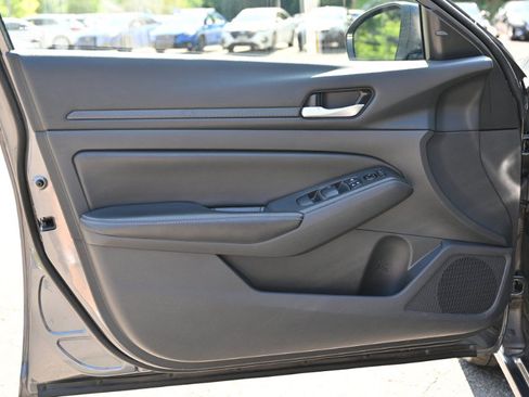 Used 2024 Nissan Altima 2.5 SV FWD image 18