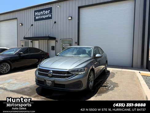 Used 2024 Volkswagen Jetta SE FWD image 1