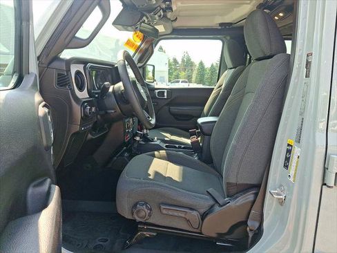 Used 2024 Jeep Wrangler Unlimited AWD/4WD image 14