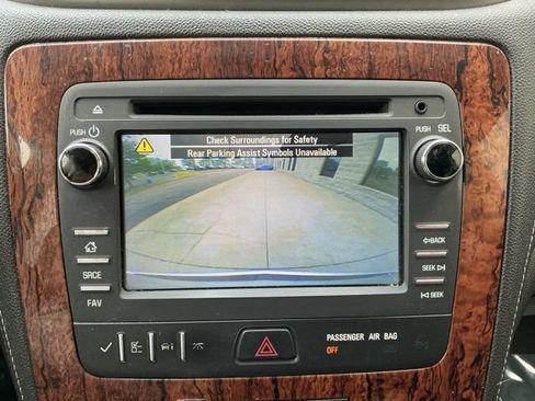 Used 2014 Chevrolet Traverse LT FWD image 3