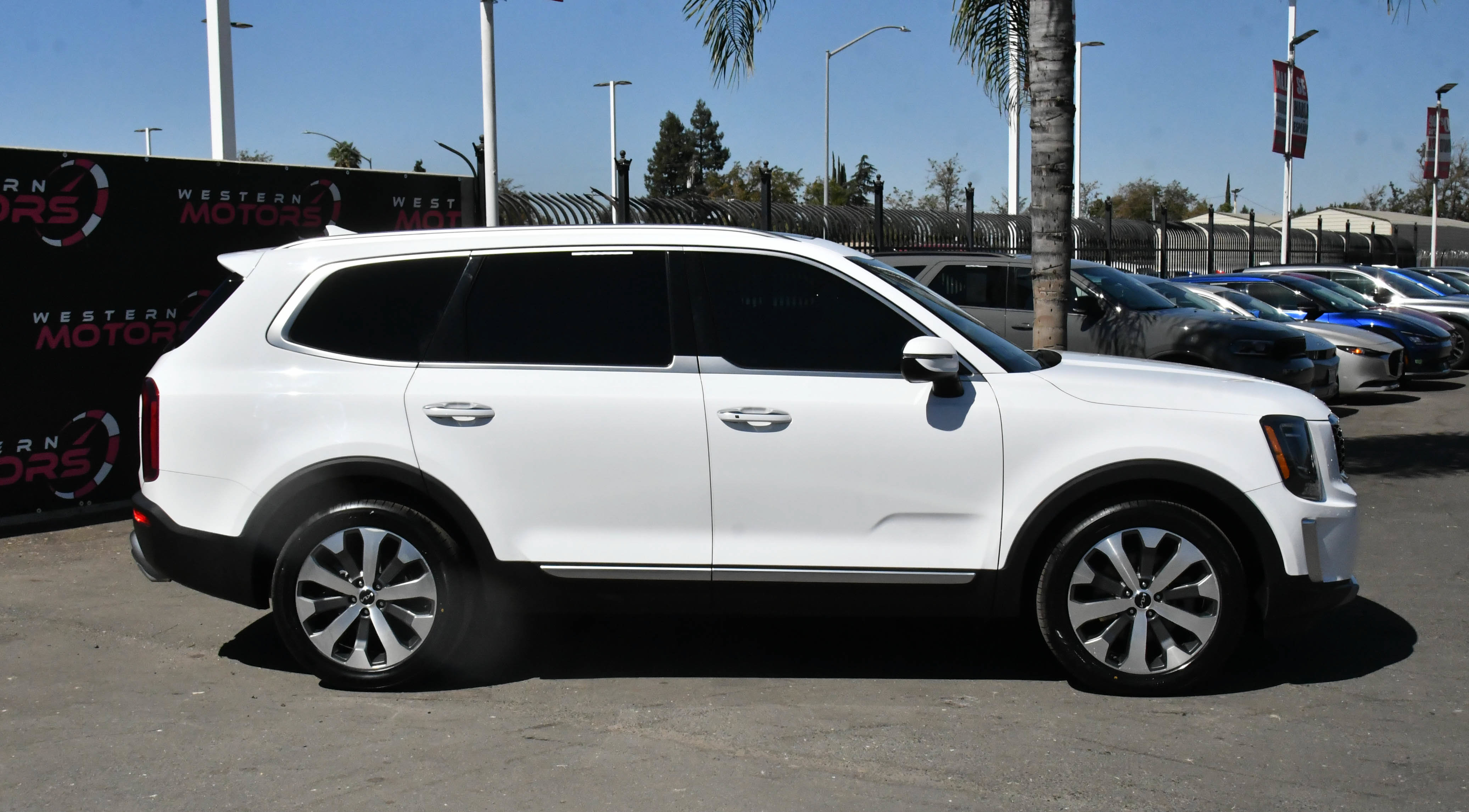 Used 2022 Kia Telluride S FWD image 9