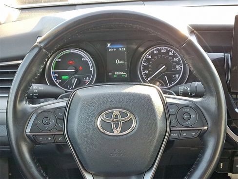 Used 2022 Toyota Camry SE image 18