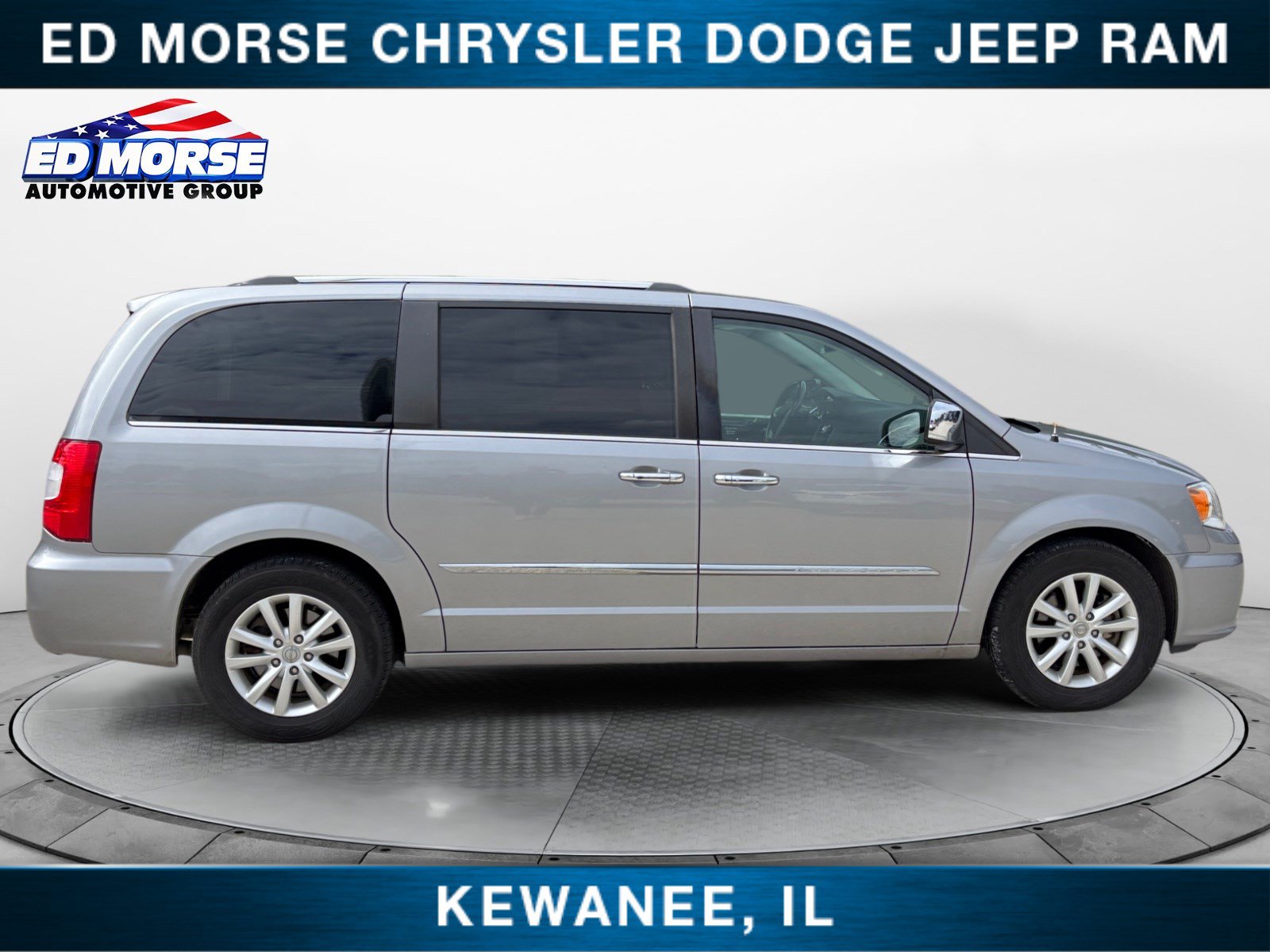 Used 2016 Chrysler Town & Country Limited Platinum FWD image 6