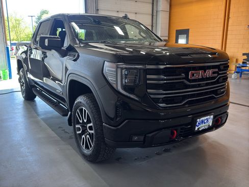 Used 2025 GMC Sierra 1500 AT4 w/ AT4 Premium Package AWD/4WD image 7