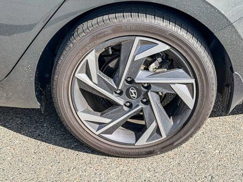 Certified 2025 Hyundai Elantra SEL FWD image 11
