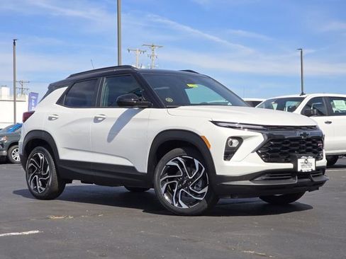 New 2025 Chevrolet TrailBlazer RS w/ Convenience Package FWD image 2