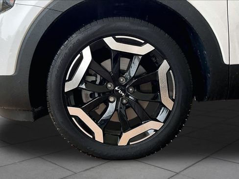 Used 2025 Nissan Rogue SV FWD image 9
