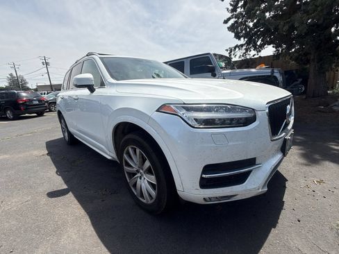 Used 2018 Volvo XC90 T6 Momentum w/ Momentum Plus Package AWD/4WD image 2
