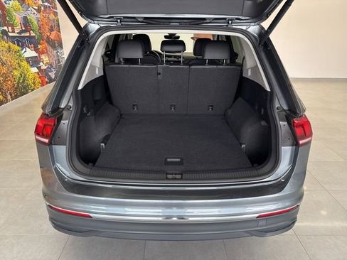 Used 2024 Volkswagen Tiguan SE image 44