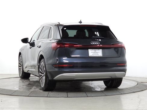 Used 2019 Audi e-tron Prestige w/ Prestige Package image 5