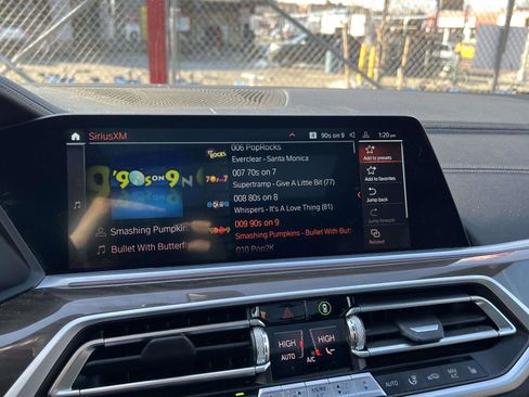 Used 2022 BMW X6 xDrive40i w/ Executive Package image 28