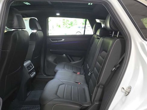 Used 2024 Volkswagen Atlas Cross Sport SEL R-Line AWD/4WD image 16
