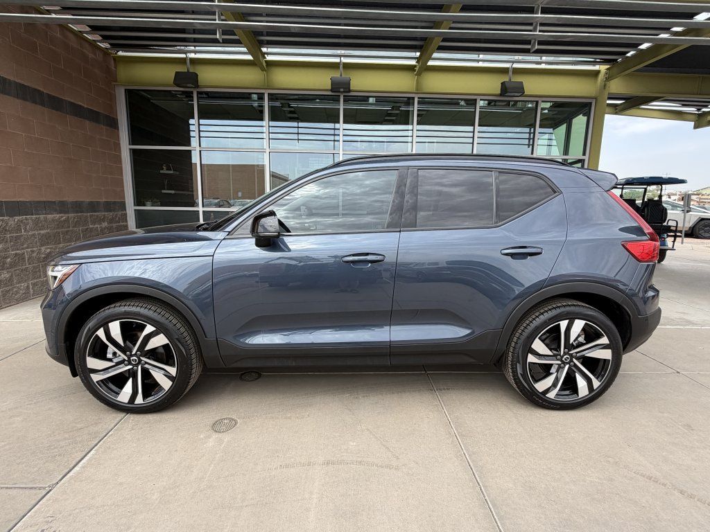 Used 2026 Volvo XC40 B4 Plus FWD image 7