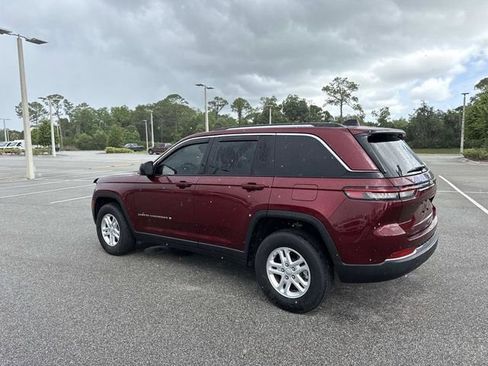 Used 2023 Jeep Grand Cherokee Laredo RWD image 5