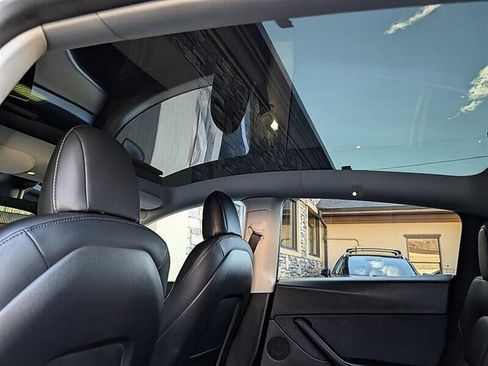 Used 2021 Tesla Model Y Long Range image 25