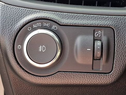 Used 2019 Buick Envision Essence FWD image 24