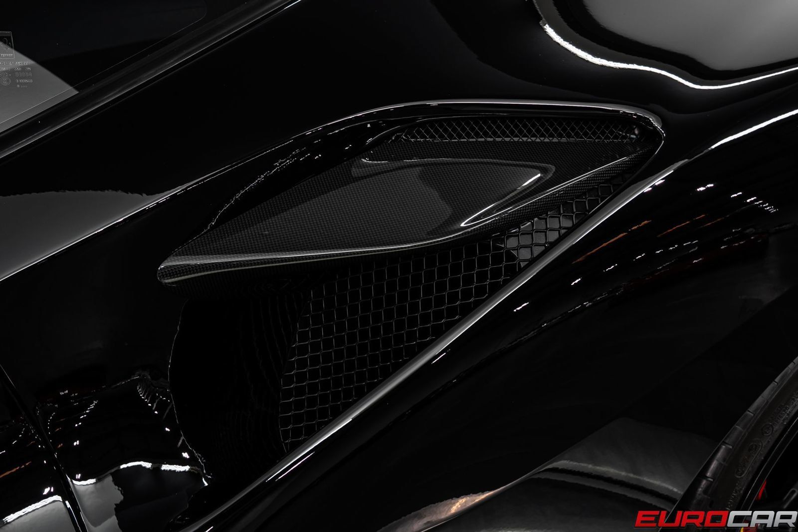 Used 2021 Ferrari F8 Tributo RWD image 16