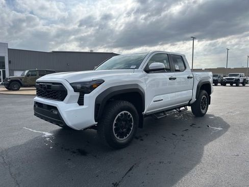 New 2026 Toyota Tacoma TRD Off-Road AWD/4WD image 3