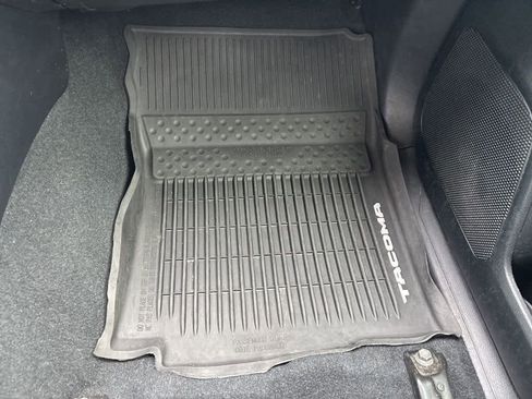 Used 2017 Toyota Tacoma SR5 image 28