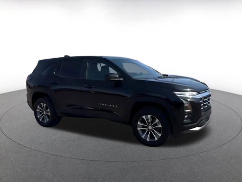 Used 2025 Chevrolet Equinox LT image 2