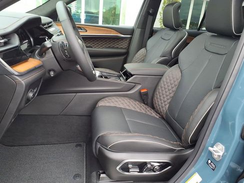 New 2026 Jeep Grand Cherokee Summit w/ Obsidian Package AWD/4WD image 5