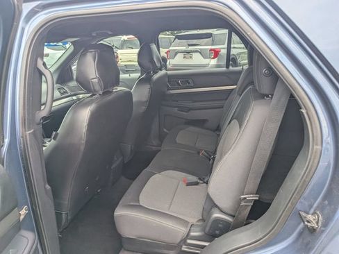 Used 2018 Ford Explorer XLT AWD/4WD image 10