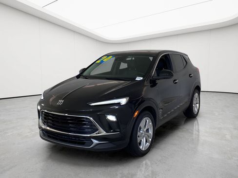 Used 2024 Buick Encore GX Preferred w/ Comfort Package FWD image 2
