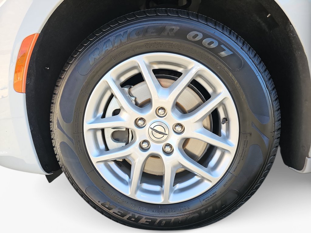 Used 2024 Chrysler Pacifica Touring-L FWD image 23