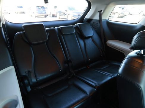 Used 2024 Kia Carnival LX image 33