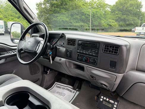 Used 2003 Ford F250 XLT AWD/4WD image 13