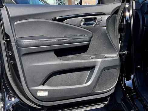 Used 2016 Honda Pilot Elite image 21