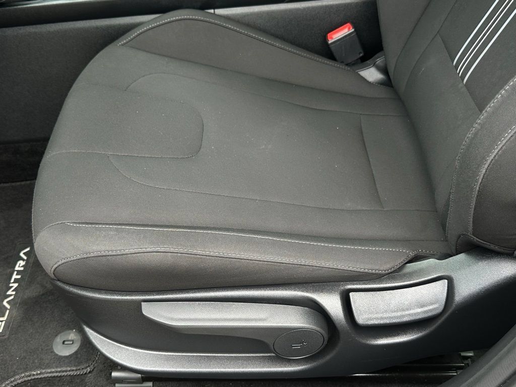 Used 2025 Hyundai Elantra SEL FWD image 25